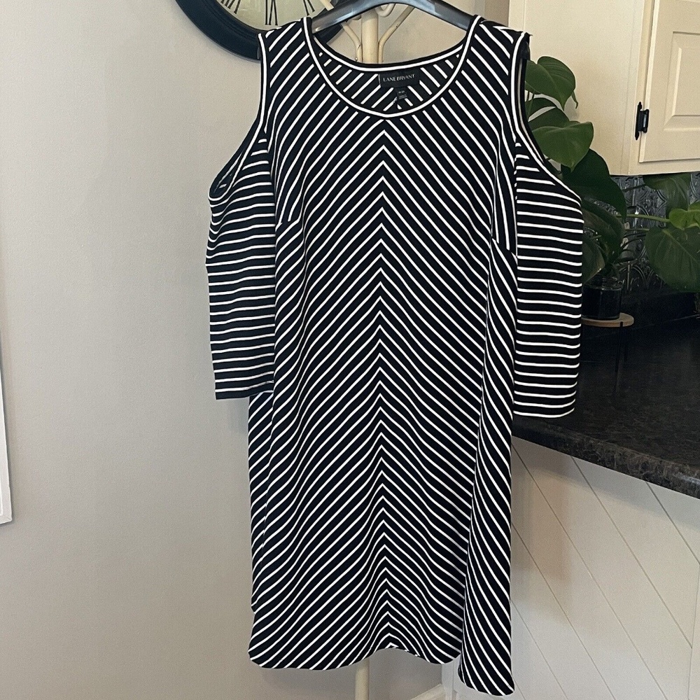 Lane Bryant Cold Shoulder Dress | Size 18/20 | Black‎ White Striped 3/4 Sleeve